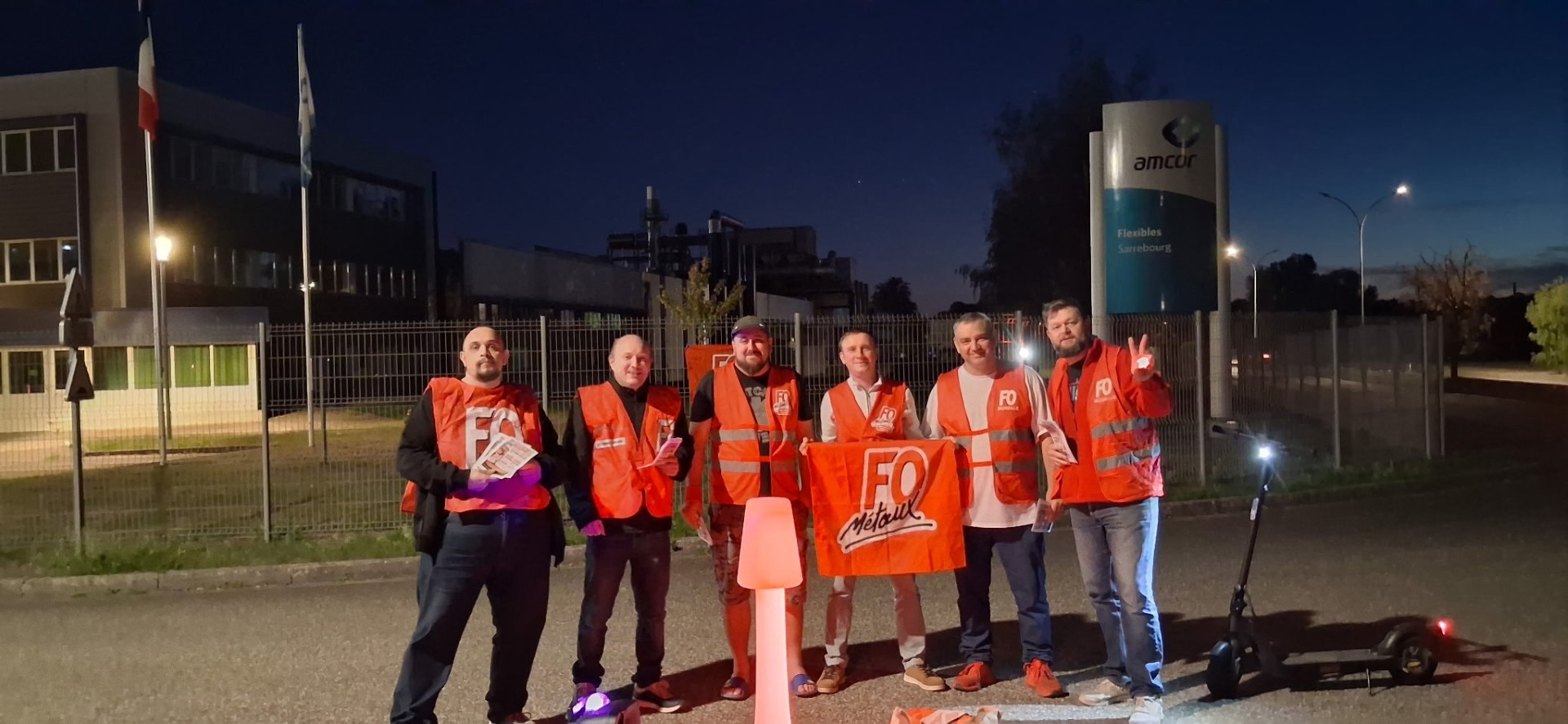 Distribution de tracts FO devant le site d'Amcor à Sarrebourg