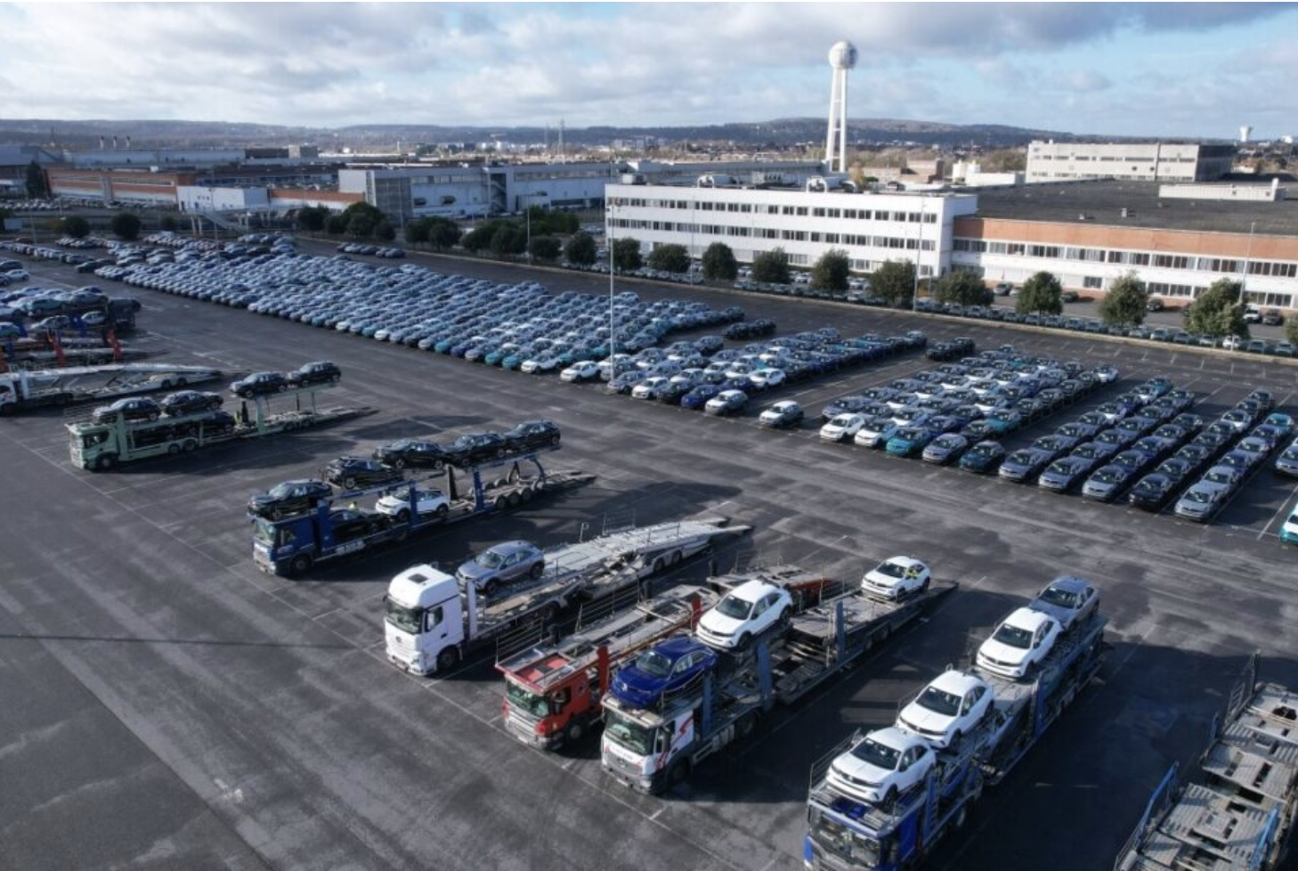 Vue aérienne du site industriel Stellantis de Poissy